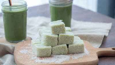 被称为百搭魔鬼的抹茶牛奶酱！一杯牛奶加一点抹茶就能做！