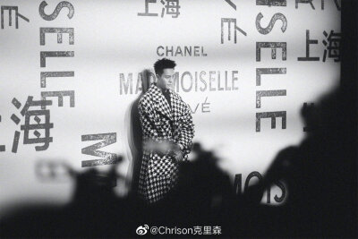 【陈伟霆 William Chan】190418 走进香奈儿展览 上海站 Mademoiselle Privé Exhibition in Shanghai 香奈儿CHANEL品牌形象大使陈伟霆 1500 x 1000 px (图源: 微博@Chrison克里森 weibo.com/1614137095/HqvJwi1Bz)