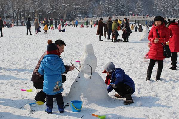 堆雪人
