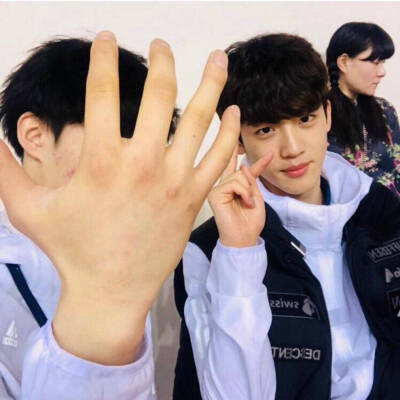 produceX101 金曜汉
ins：y_haa.n