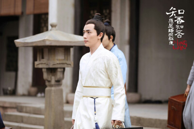 年少壮阔提笔，藏多少相思语。