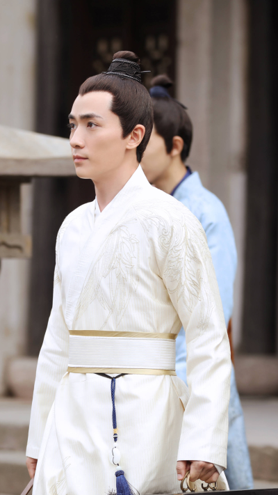 年少壮阔提笔，藏多少相思语。