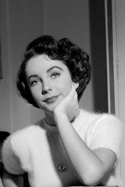 1948年11月，伦敦，Elizabeth Taylor ​​​​