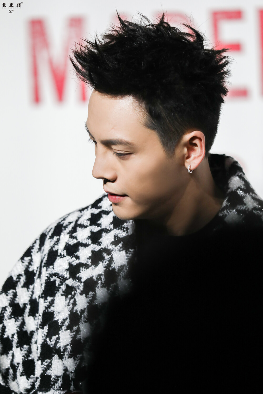 【陈伟霆 William Chan】190418 走进香奈儿展览 上海站 Mademoiselle Privé Exhibition in Shanghai 香奈儿CHANEL品牌形象大使陈伟霆 4066 x 6099 px (图源: 微博@北正路2號 weibo.com/6367740269/HqfkIvqG3)