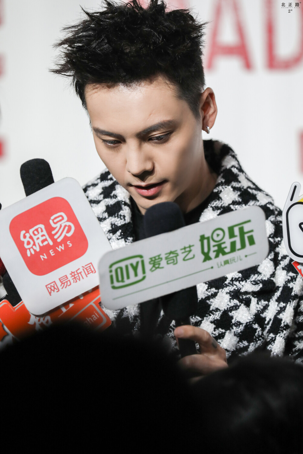 【陈伟霆 William Chan】190418 走进香奈儿展览 上海站 Mademoiselle Privé Exhibition in Shanghai 香奈儿CHANEL品牌形象大使陈伟霆 3000 x 4500 px (图源: 微博@北正路2號 weibo.com/6367740269/HqkCC6y9a)