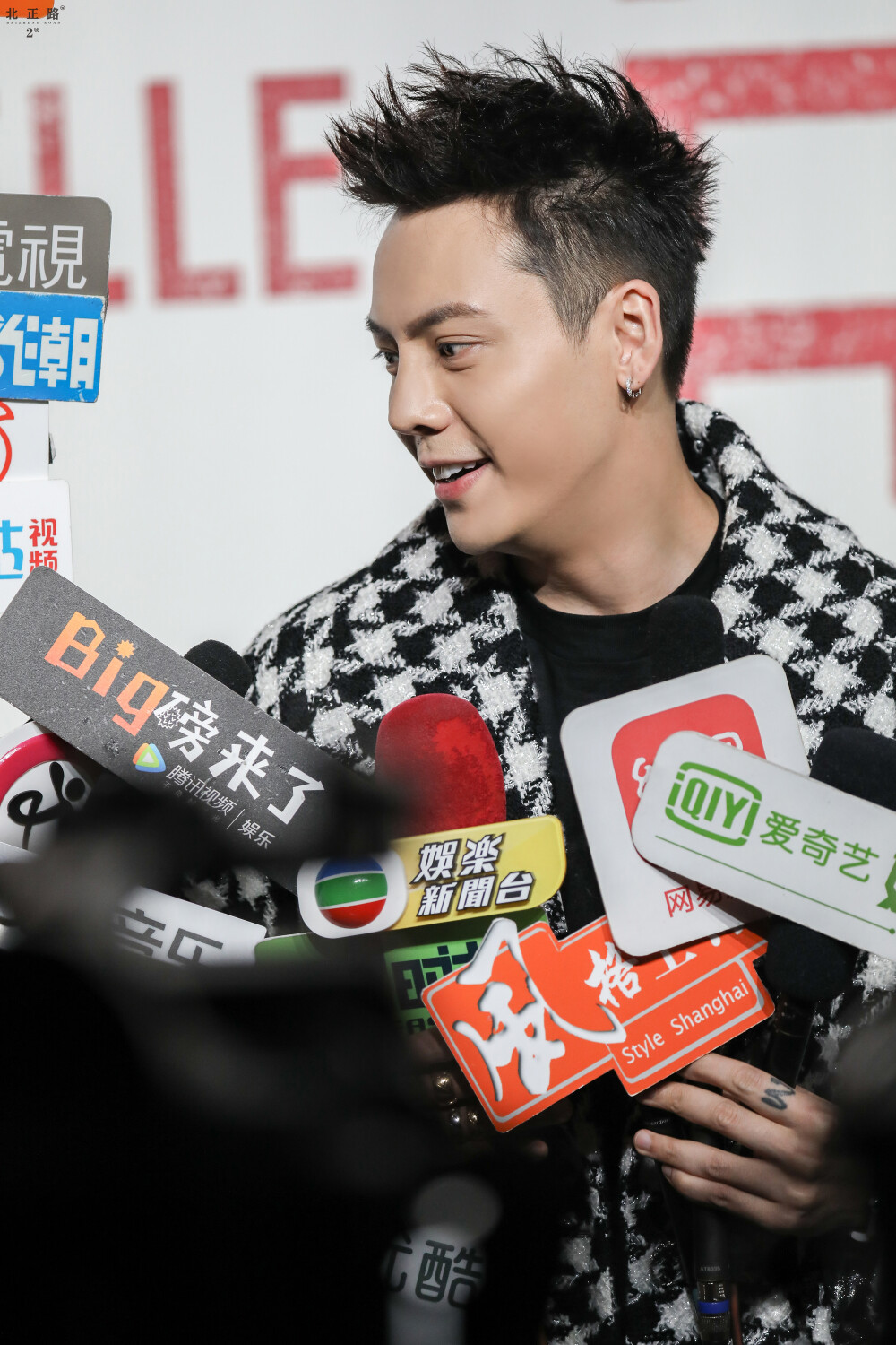 【陈伟霆 William Chan】190418 走进香奈儿展览 上海站 Mademoiselle Privé Exhibition in Shanghai 香奈儿CHANEL品牌形象大使陈伟霆 3000 x 4500 px (图源: 微博@北正路2號 weibo.com/6367740269/HqkCC6y9a)