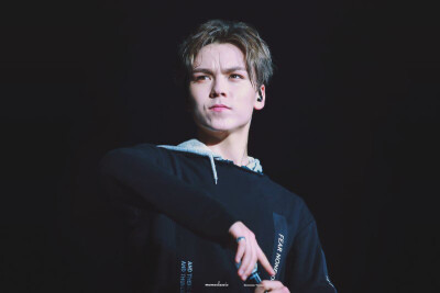 SEVENTEEN VERNON 崔韓率