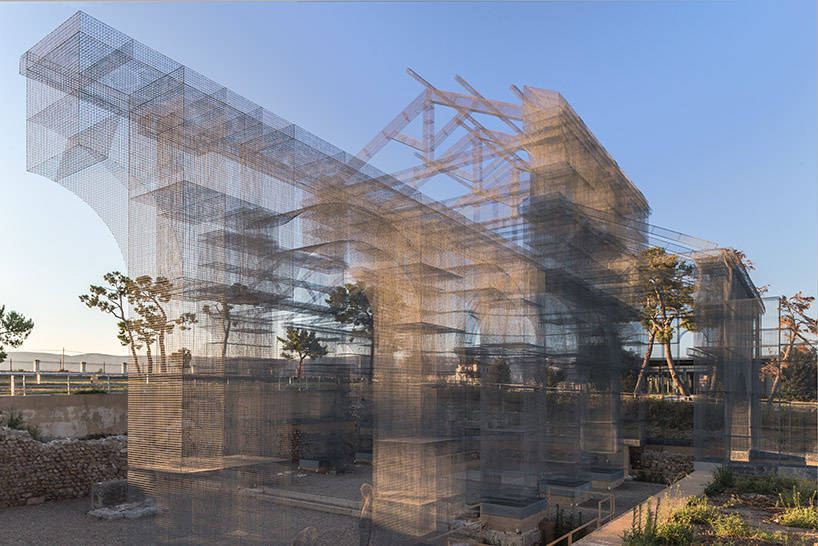 Edoardo Tresoldi 意大利雕塑家
他用巨大的、梦幻般的钢丝网格装置使建筑与当地环境建立联系，产生沉浸式的和谐感 ​ ​​​