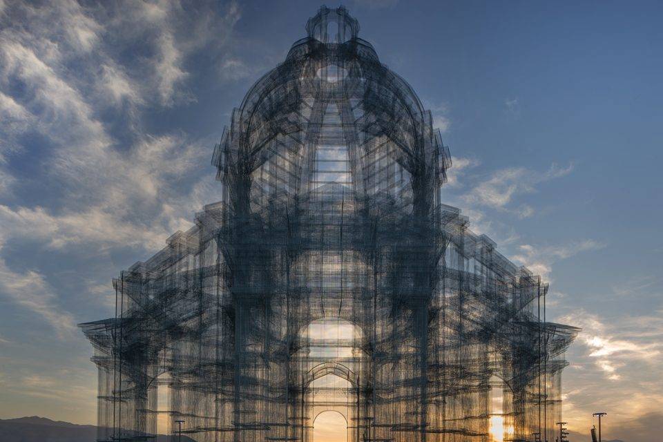 Edoardo Tresoldi 意大利雕塑家
他用巨大的、梦幻般的钢丝网格装置使建筑与当地环境建立联系，产生沉浸式的和谐感 ​ ​​​