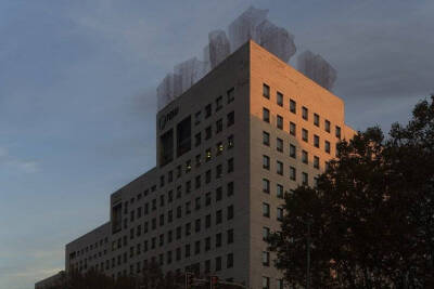 Edoardo Tresoldi 意大利雕塑家
他用巨大的、梦幻般的钢丝网格装置使建筑与当地环境建立联系，产生沉浸式的和谐感 ​ ​​​