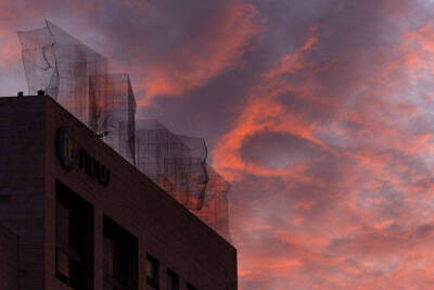 Edoardo Tresoldi 意大利雕塑家
他用巨大的、梦幻般的钢丝网格装置使建筑与当地环境建立联系，产生沉浸式的和谐感 ​ ​​​