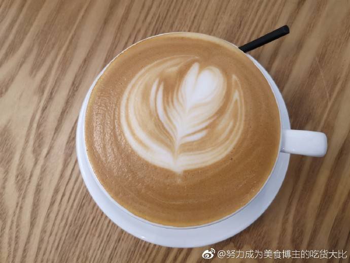 #南宁探店# 【X cafe】来自@努力成为美食博主的吃货大比 投稿
一本书、一杯咖啡、一个下午
如果你就是想这样安静的不想被打扰，我推荐你来青秀万达对面的上海新天地的【X cafe】，一进门就会被咖啡香气包围，一堵墙的书，任你取阅，明亮的灯光确实很合适看书，自助点餐在一定程度上更能让客人清楚的知道餐品的“长相”，减少了选择困难，图八的“哥特拿铁”要慎点，一不小心就会像中毒一样嘴黑舌头黑，个人比较爱卡布，店里还提供很多原产地单品咖啡，可以试试，建议加份轻食，人均60左右，推荐指数四星～
地址：东葛路161号绿地中心A8-33号商铺