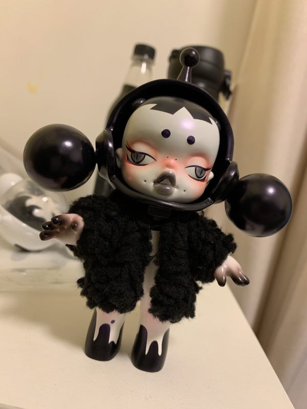 SKULL PANDA 潮玩 2019限量版【恶女】
国内设计师熊喵的作品