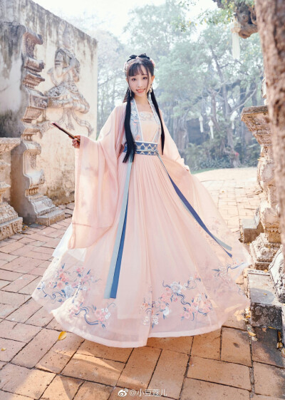 十三余小豆蔻儿
诗经爱情系列
桃夭