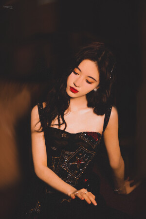 推开一切来讲，公正我做不到。
我永远偏爱你。
cr微博