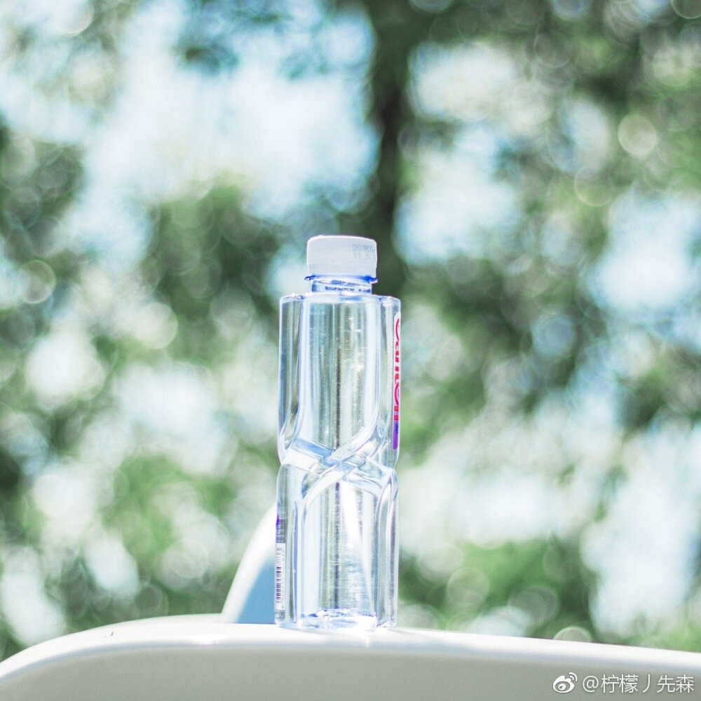 #摄影#
_路上，
怀念的是曾经。
摄影：@一白山