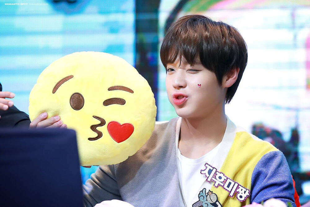 朴志训签售会高清壁纸聊天背景壁纸by晗昏wink