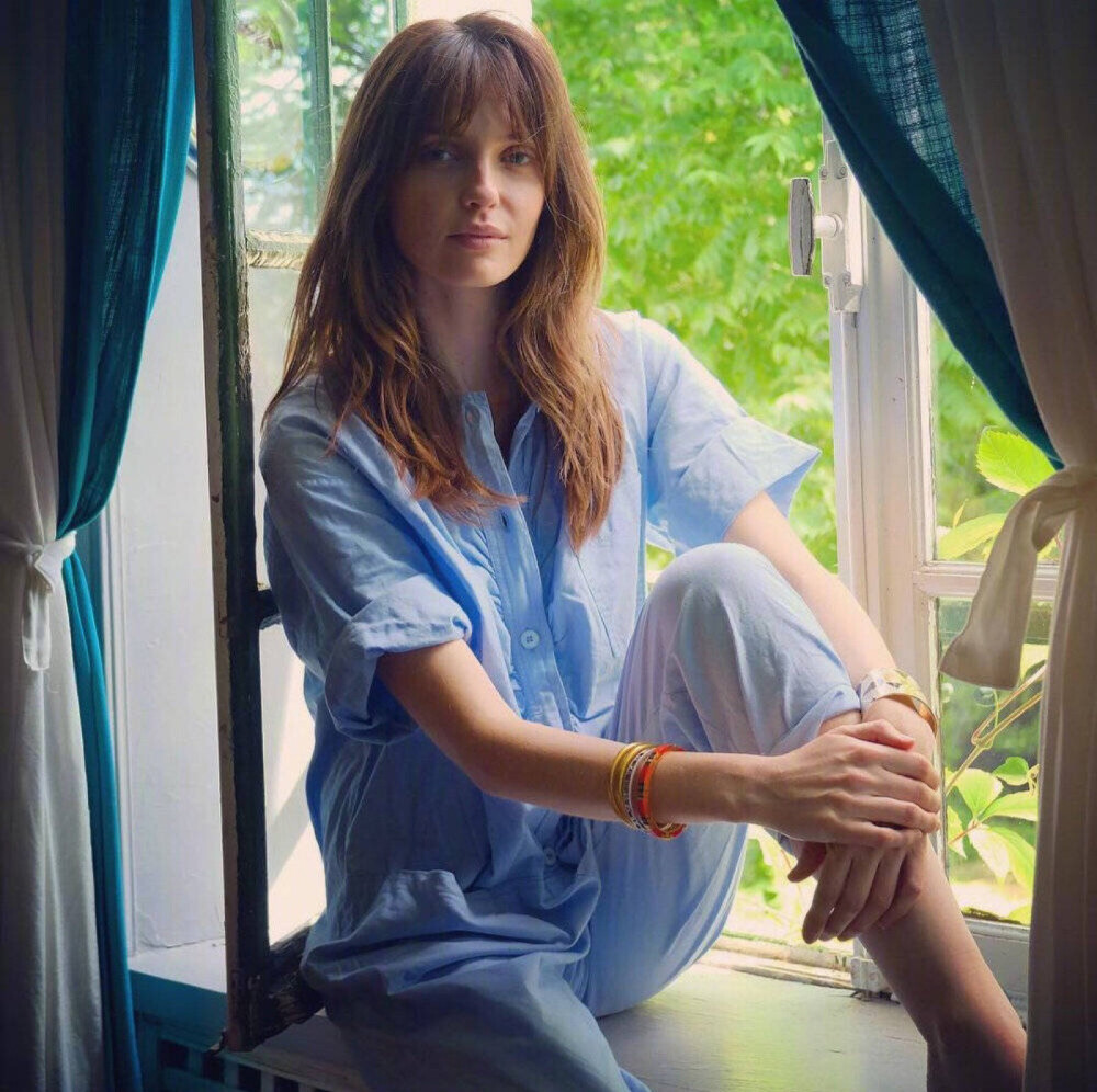 法国演员Annabelle Belmondo的日常合辑 有刘海加持真是少女感十足～ ins:annabelle.belmondo ​​​