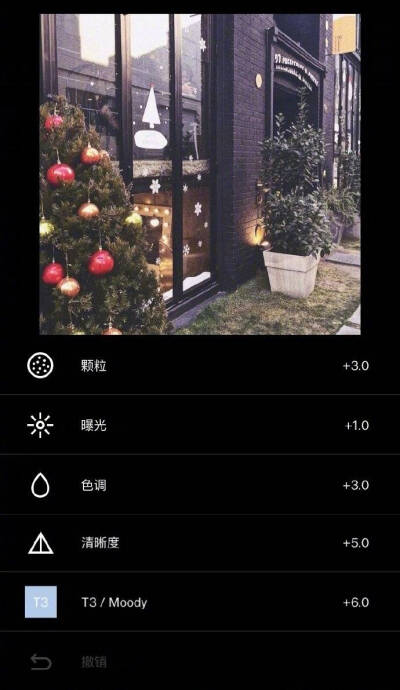VSCO 温馨节日调色教程：滤镜T3+6 清晰度+5 色调+3 曝光+1 颗粒+3
详见图️️5 ​​​