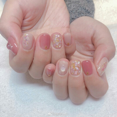 @美甲nail
浅粉色美甲