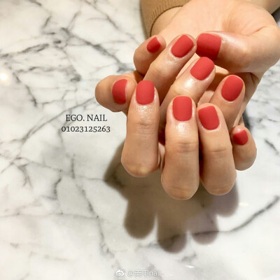 @美甲nail
铁锈红美甲