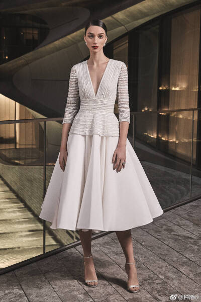 NAEEM KHAN
BRIDAL FALL 2019
斜肩、挂脖都是爱呀呀 ​