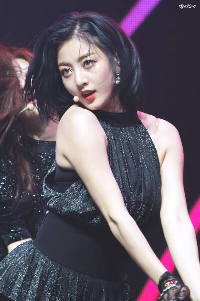 朴志效 Jihyo
TWICE成员