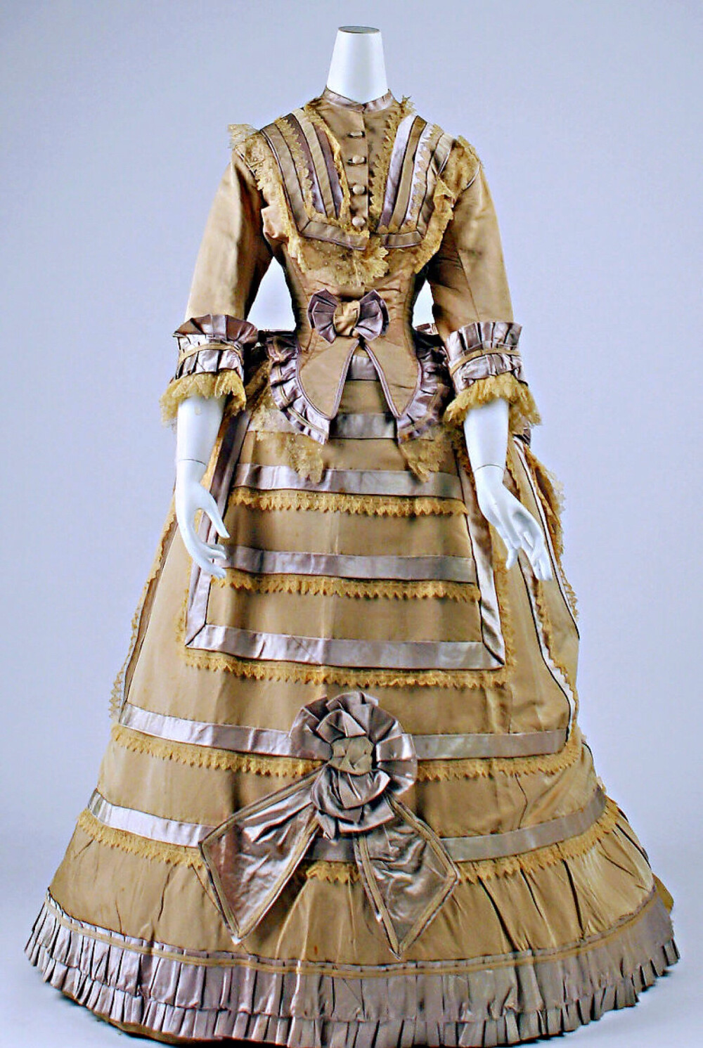 法国丝绸礼服 1865-70 大都会艺术博物馆收藏