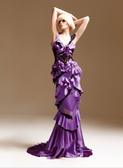 Atelier Versace S/S 2011 很美的一季范思哲高定礼服, 由超模Abbey Lee Kershaw演绎. ​