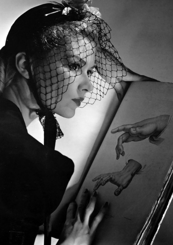 1939年，纽约，名模丽莎·佛萨格弗斯（Lisa Fonssagrives）。（摄影：Horst P. Horst） ​ ​​​