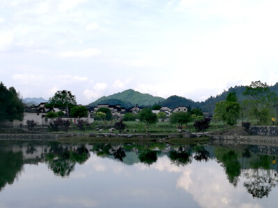 一生痴绝处，无梦到徽州
西递宏村