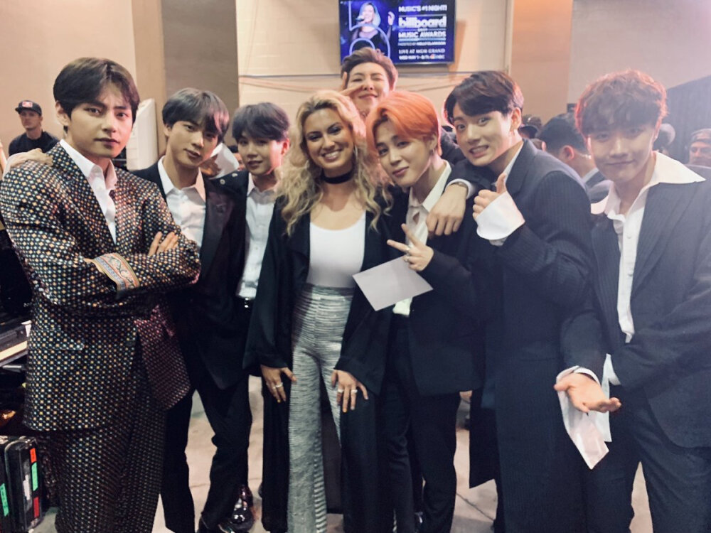 防弹少年团 BTS BBMAs！
cr.推特