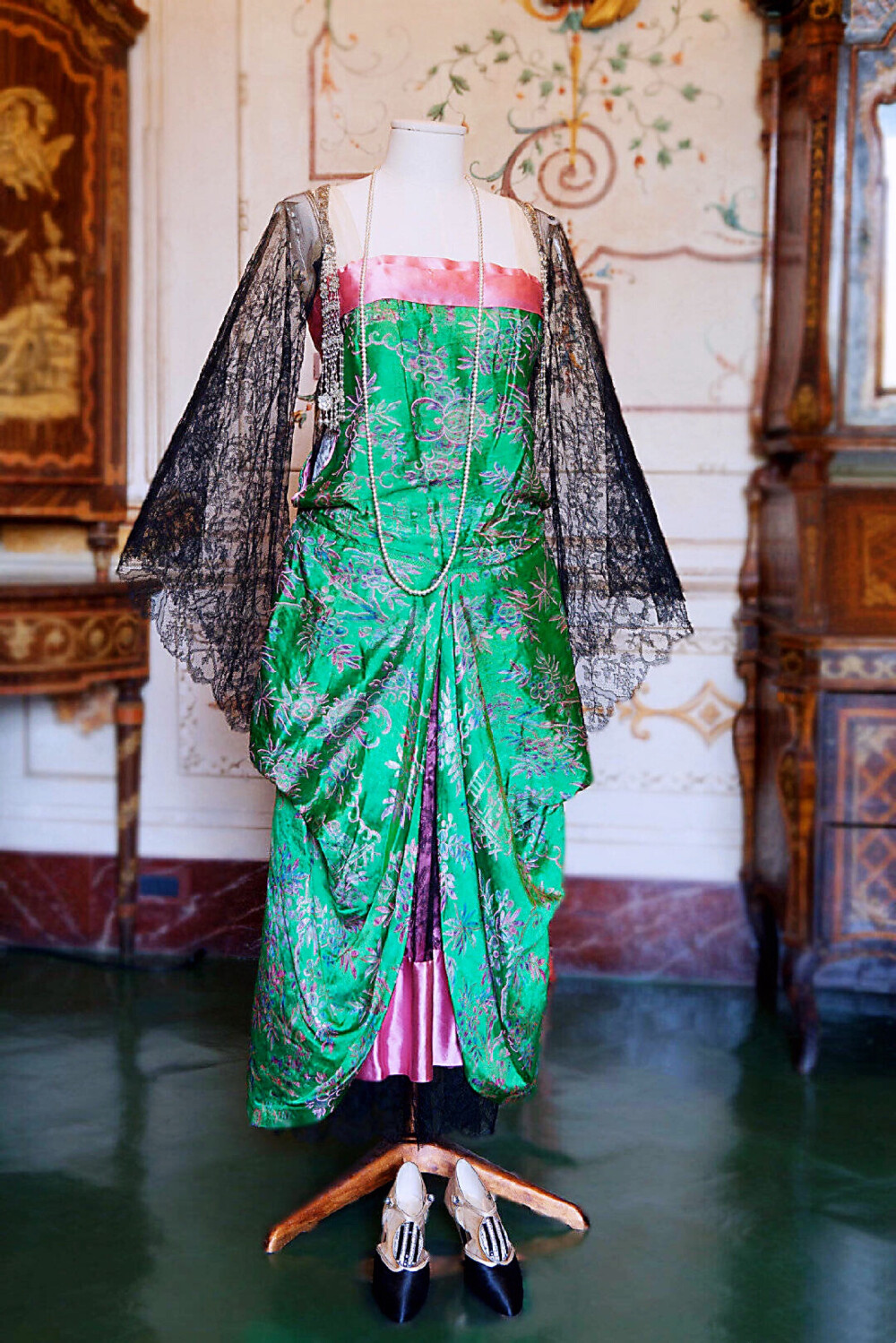 这些古着华服出自20世纪上半叶