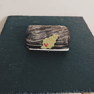 星巴克的树根蛋糕，里面好多巧克力酱，好罪恶，同时也很满足！