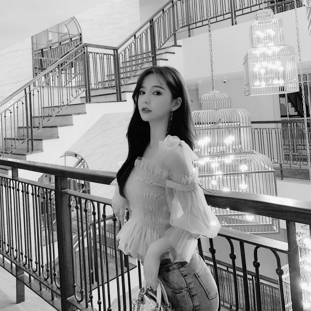 野洵 黑白女头
喜收藏 禁二传。