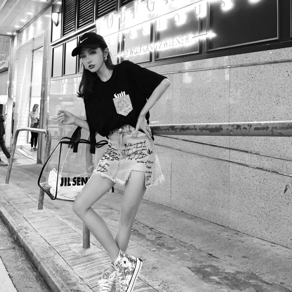 野洵 黑白女头
喜收藏 禁二传。