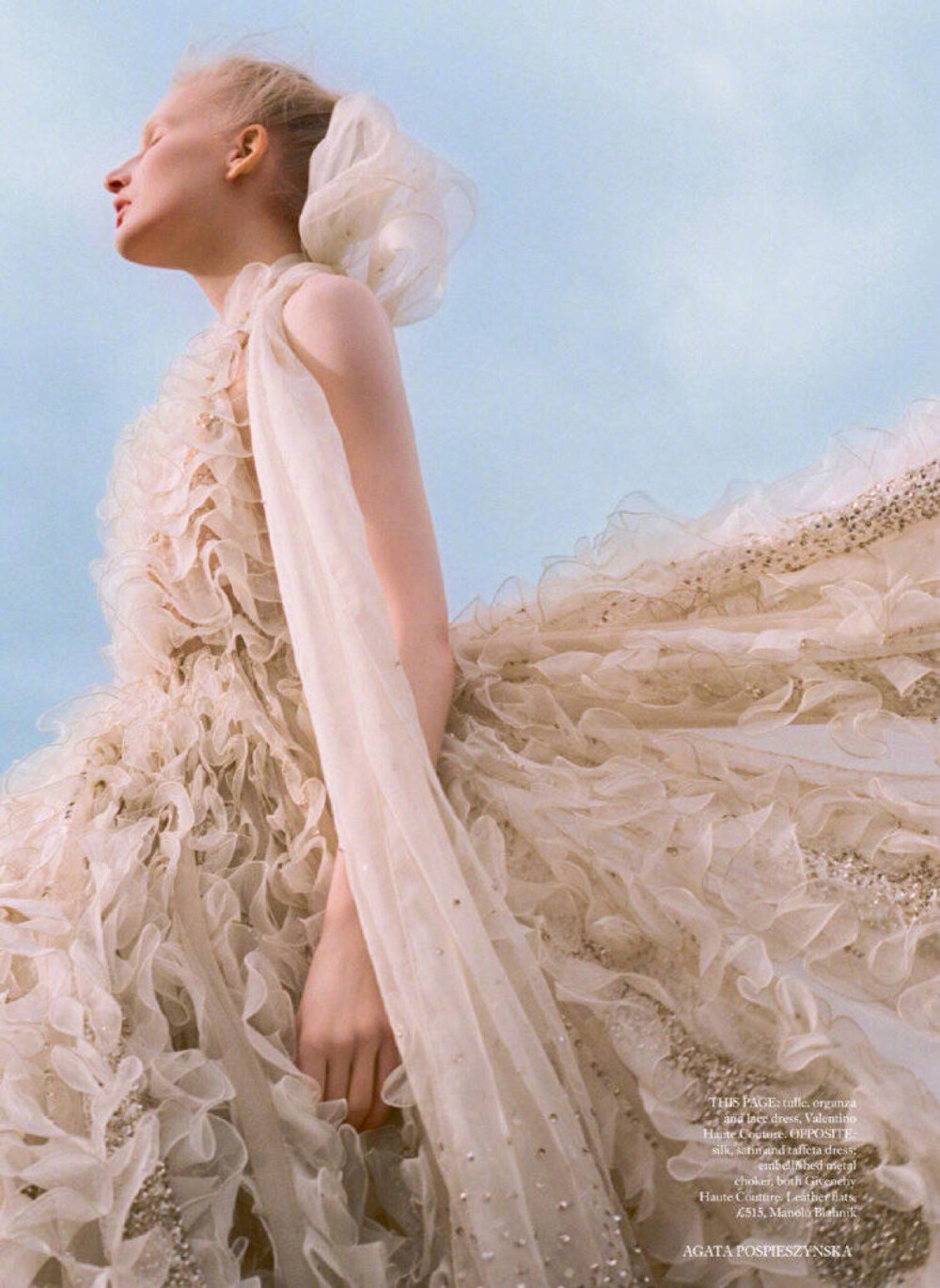 【杂志大片】Harper's Bazaar UK June 2019. 英国芭莎六月刊-“Sea of Tanquality” 高定服饰专题, 柔美色彩, 浪漫海边... 梦幻少女调. 摄影: Agata Pospieszynska. ???