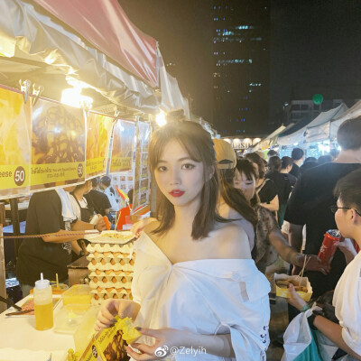 微博上的美人儿（来源见水印）