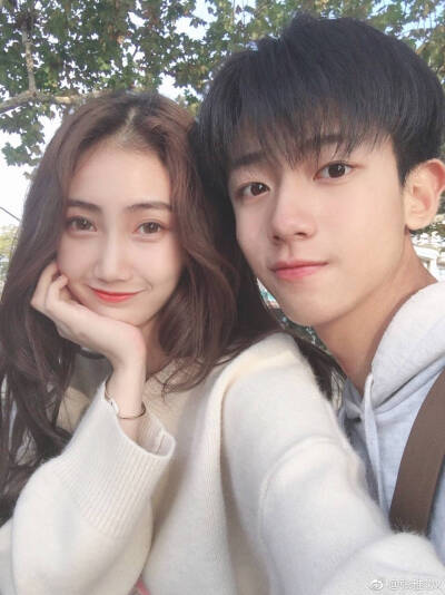 微博上的美人儿（来源见水印）