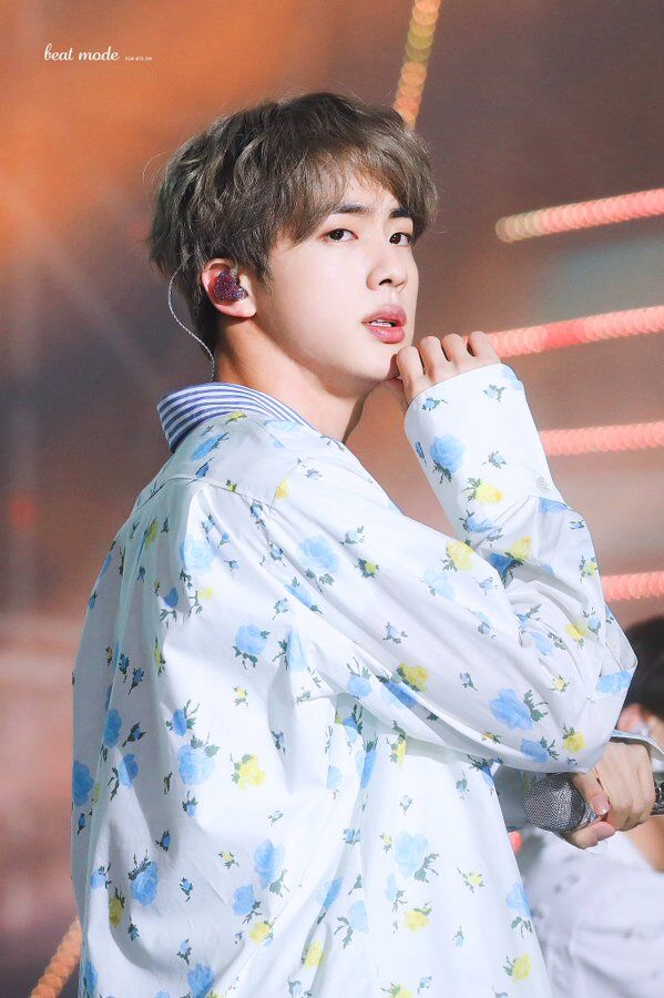 国际靓仔---金硕珍！！！
worldwide handsome - Jin ！！！