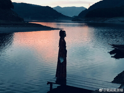 戴戴戴景耀