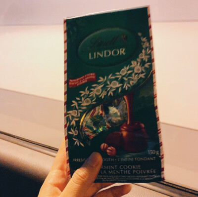 【日常小零食】Lindt瑞士莲lindor软心巧克力球 薄荷味