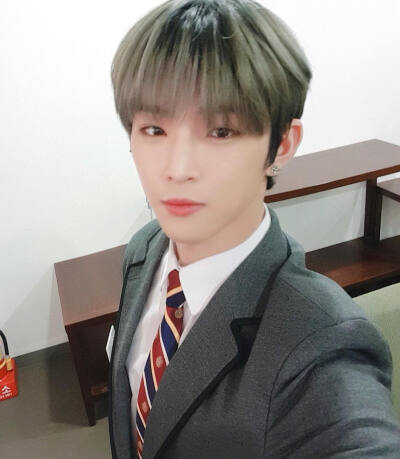 ONEUS 金建学/LEE DO
cr.official_oneus