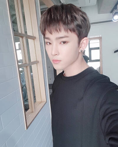 ONEUS 金建学/LEE DO
cr.official_oneus