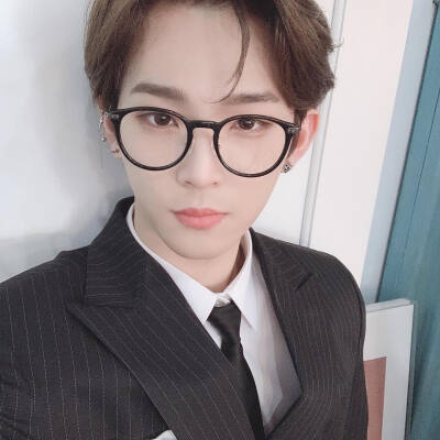 ONEUS 金建学/LEE DO
cr.official_oneus