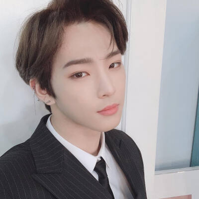 ONEUS 金建学/LEE DO
cr.official_oneus