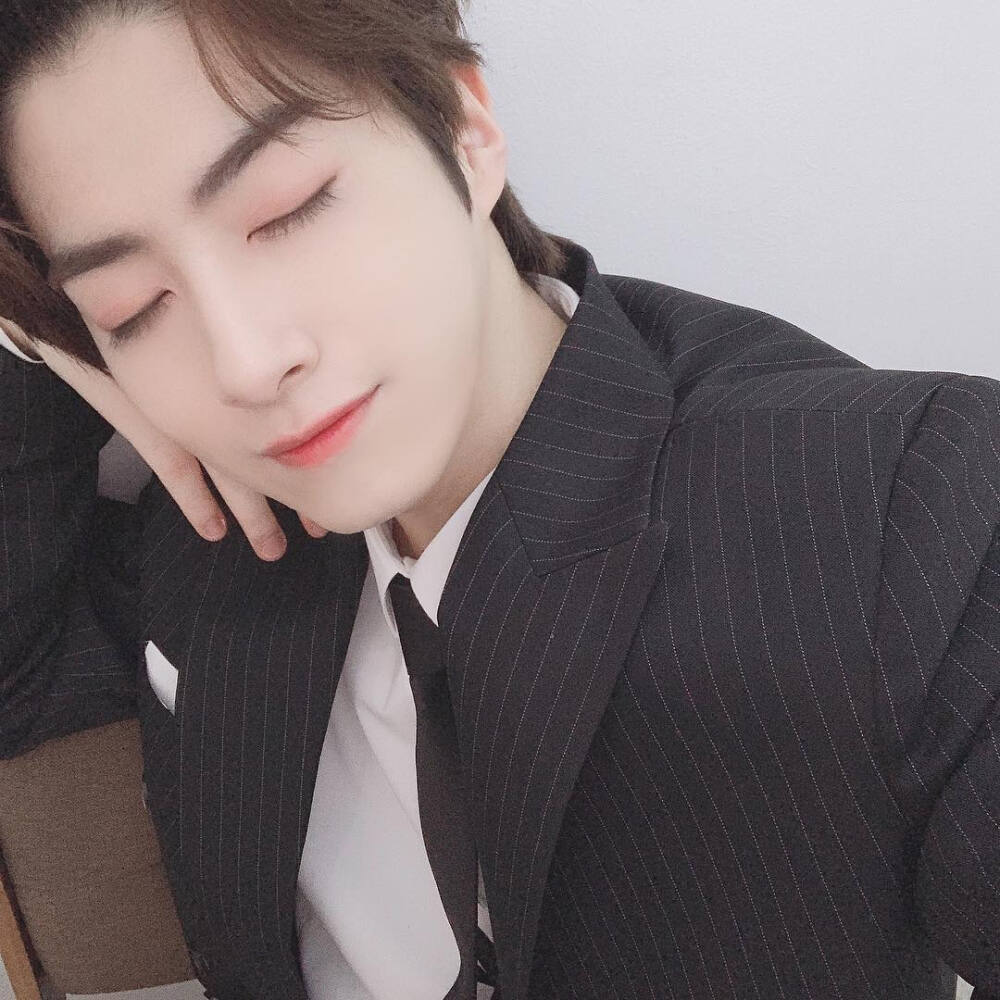 ONEUS 孙东柱/XION
cr.official_oneus