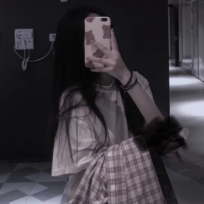 月是天下客，君是人间绝色