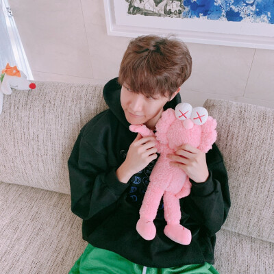 J-hope 郑号锡 BTS 防弹少年团 20190429 “KAWS”