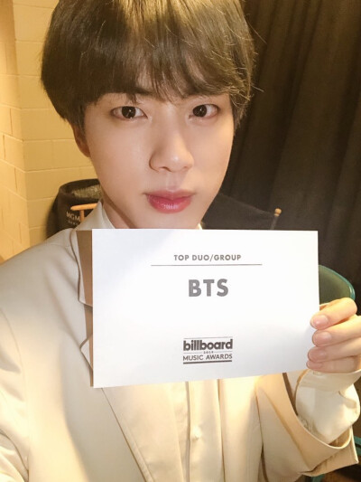 Jin 金硕珍 BTS 防弹少年团 20190502 “TOP GROUP BTS 阿米!
-Halsey辛苦啦”